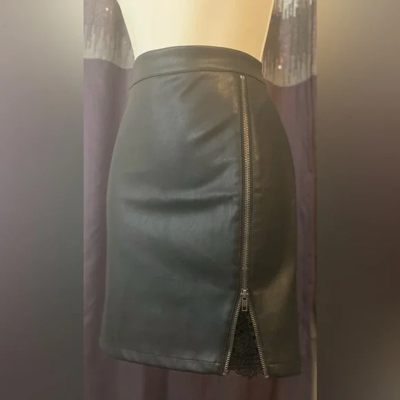 NWOT Cupcakes and Cashmere “Kayson” Black Faux Leather Skirt 0 - Picture 4 of 6